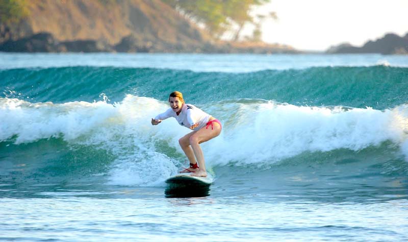 Cours de surf à Playa Jacó, Costa Rica